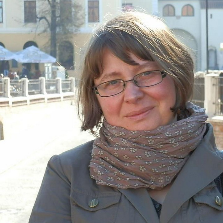 KOMÁROMI Tünde
